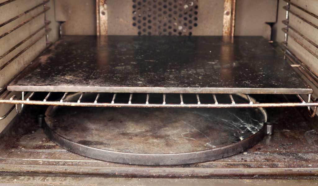 Bageteknik #9 - Bagesten, pizzasten og damp i ovnen - teknisk artikel der kun vil interessere brødnørder!