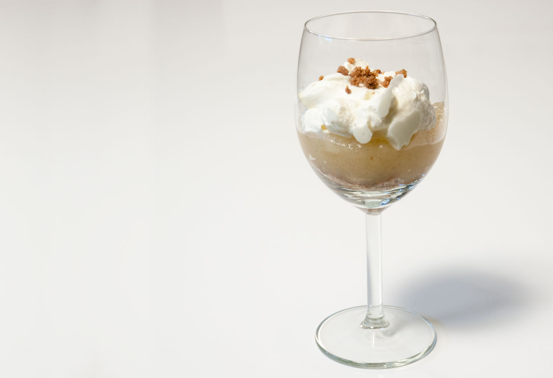 Æblekage med knas af rasp