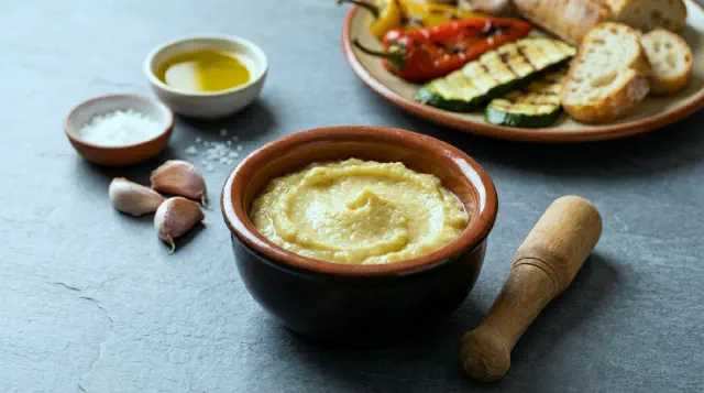 Alioli (Traditionel Spansk Hvidløgs- og Olivenolieemulsion)