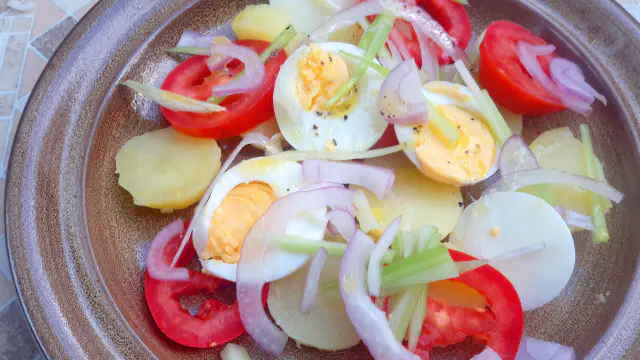 Américaine (Amerikansk) - salat med kartoffel, æg og tomat
