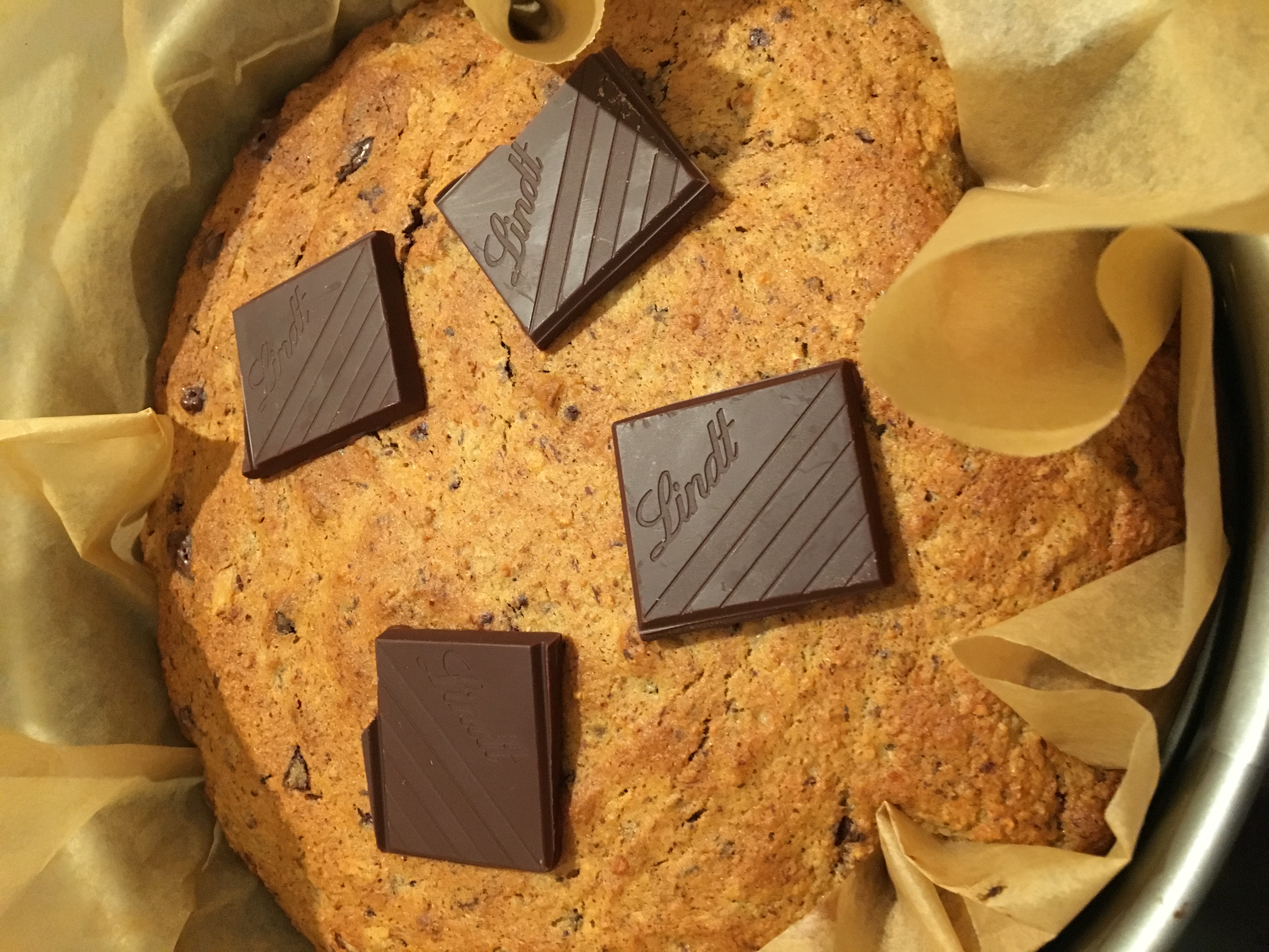 Banan-nødde-daddel kage