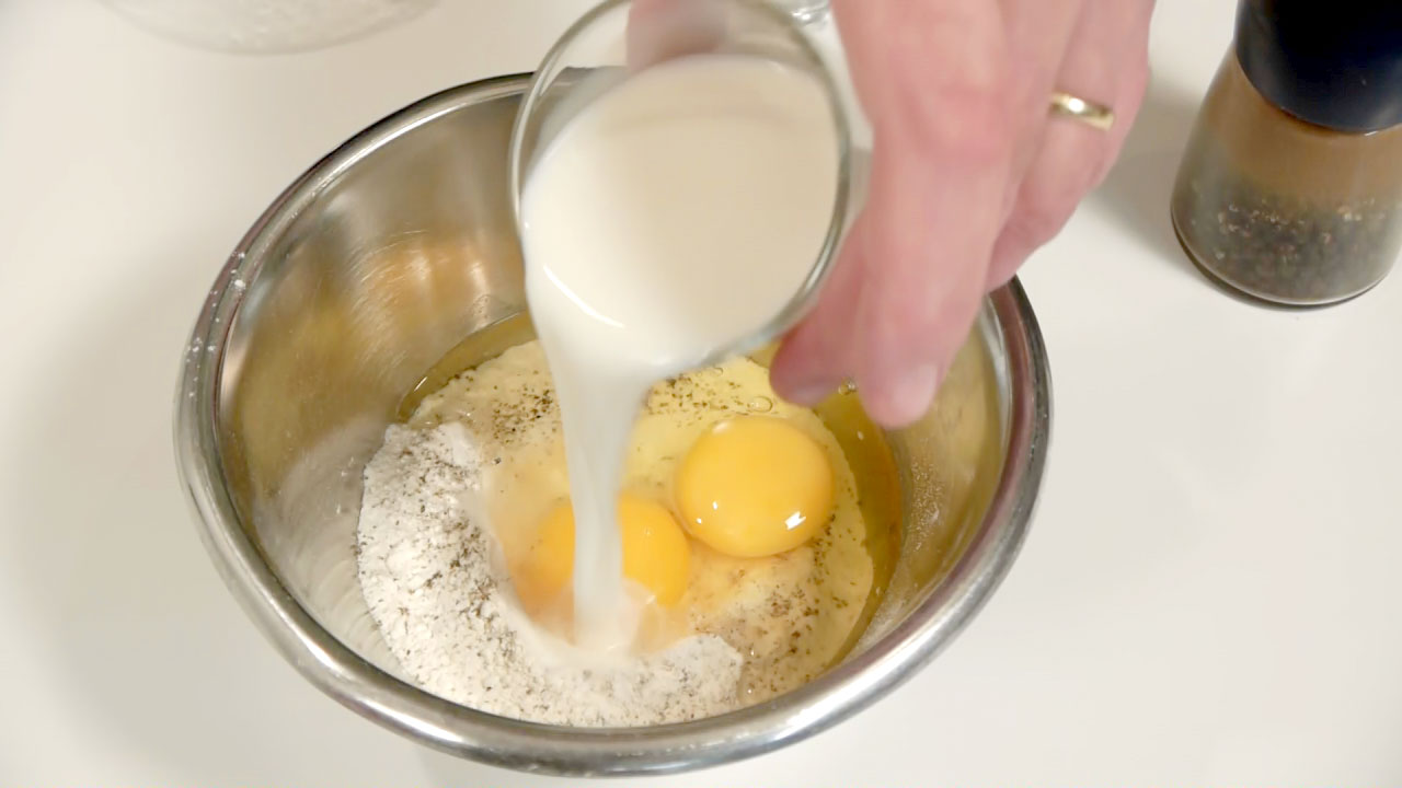 Beignet dej / tempura til friturestegte kødstykker, løgringe og andre grøntsager