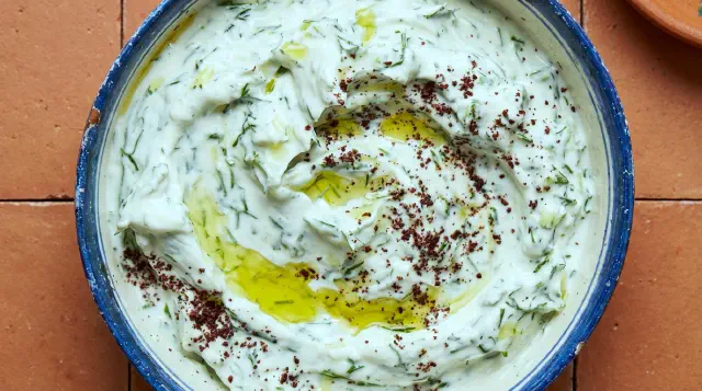 Cacik (Tyrkisk Yoghurt-Agurksauce)