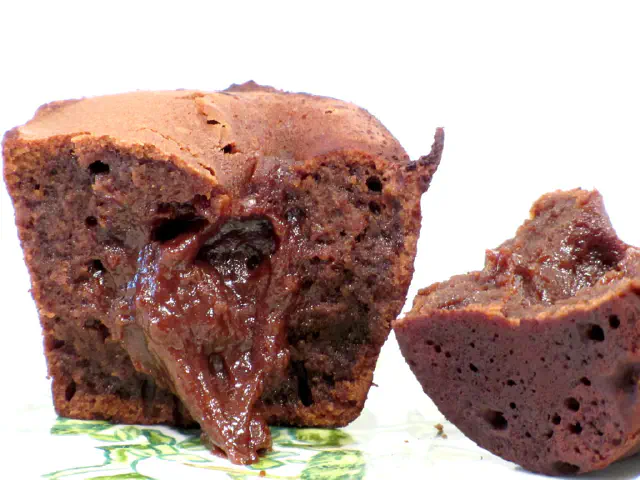 Chokolade fondant - Varme muffins med chokoladecreme i midten