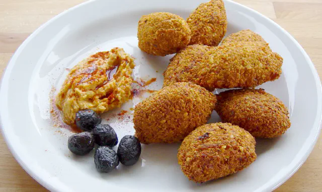 Falafel - stegte kugler af kikærter - Vegetarfrikadeller
