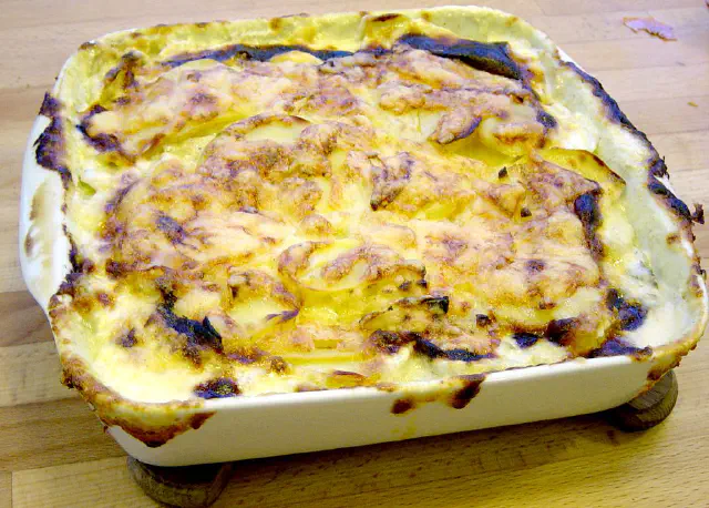 Flødestuvede Kartofler - flødekartofler