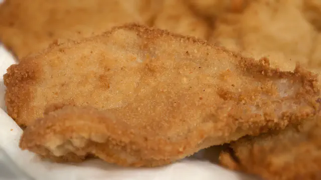 Friturestegte fiskefiletter - dobbeltpanerede med beignet dej og rasp