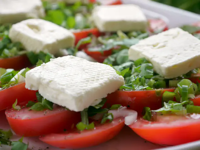 Hjemmelavet feta ost ... eller som det hedder i dag - 'hvide salatterninger'