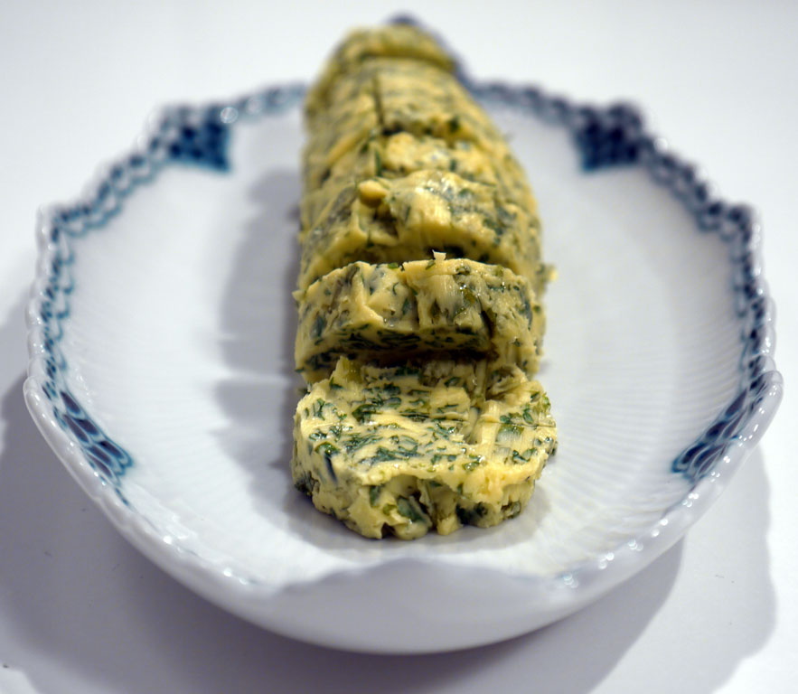 Hjemmelavet smør, syrnet fløde, kryddersmør og smørbart smør