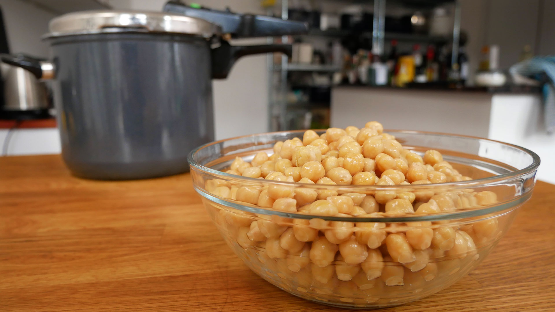 Hurtig kogning af kikærter i trykkoger. Uden iblødsætning.