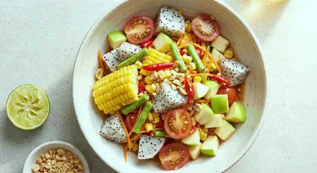 Krydret frugtsalat (Tum Polamai)