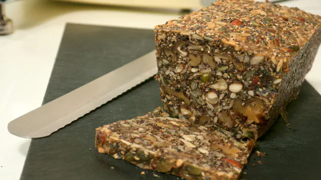 Nøddebrød - paleo brød - stenalderbrød