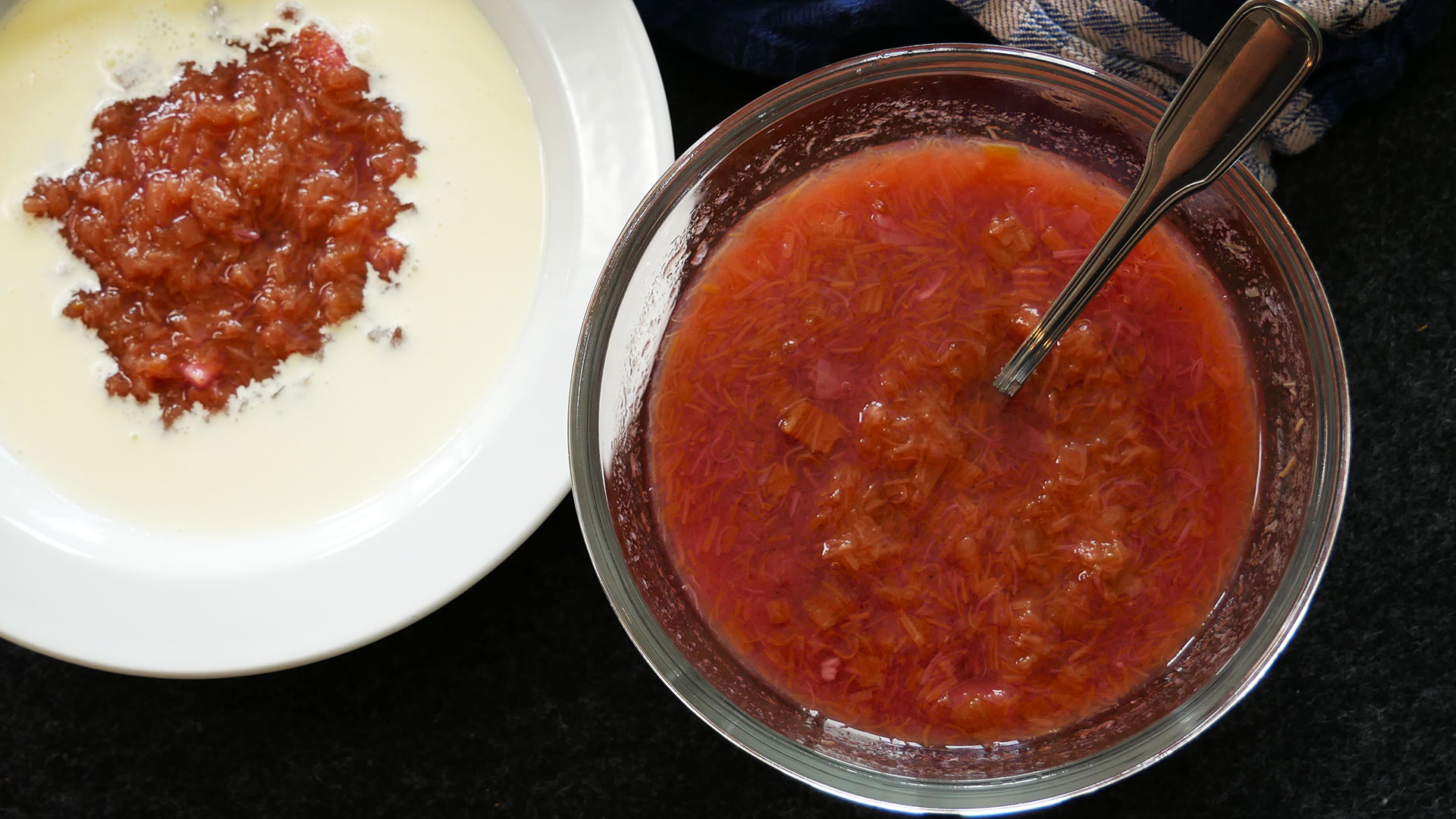 Rabarbergrød - med rigeligt fløde