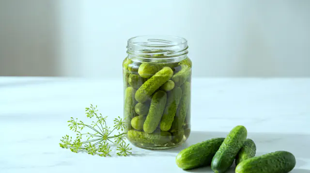 Små grønne agurker