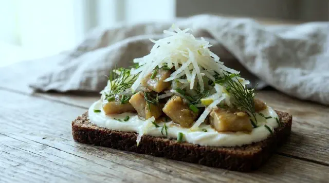 Ingefærsild med pære og crème fraîche
