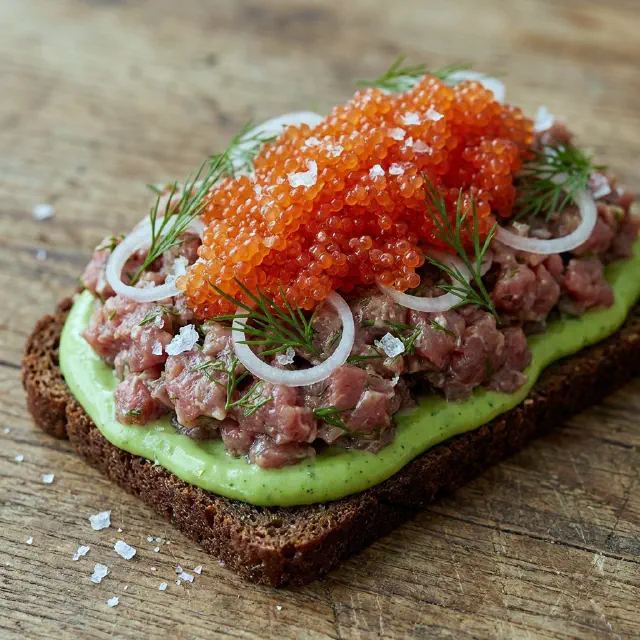 Kalvetatar med stenbiderrogn og aspargesmayo