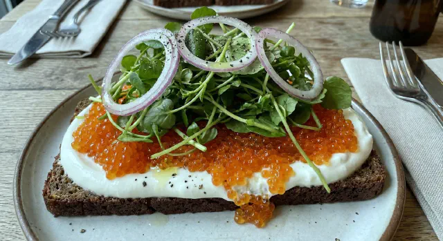Ørredrogn med brøndkarse og kvark