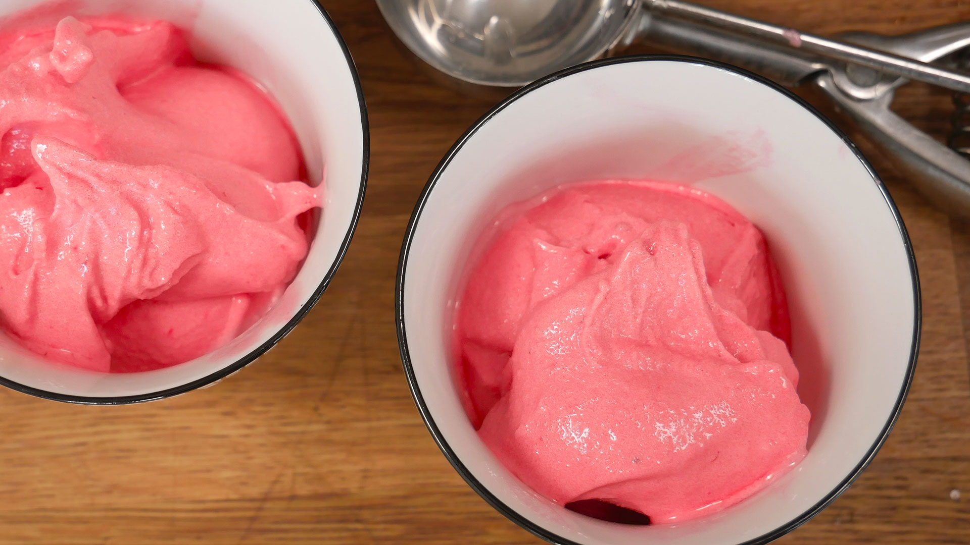 Sorbet - teknik og opskrifter - Sorbetmetoden - Hindbærsorbet - Mangosorbet