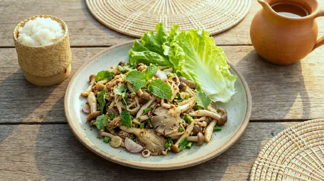 Svampesalat med mynte (Laab Hed Ruam)