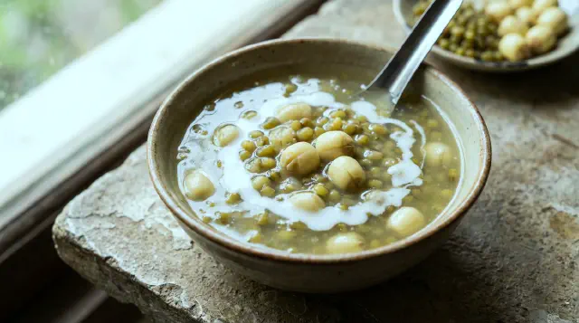 Vietnamesisk Grøn Bønne og Lotusfrøsuppe