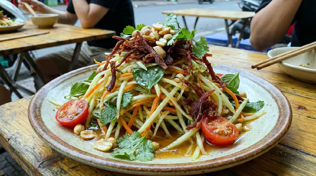 Vietnamesisk Grøn Papayasalat med Oksekødsjerky