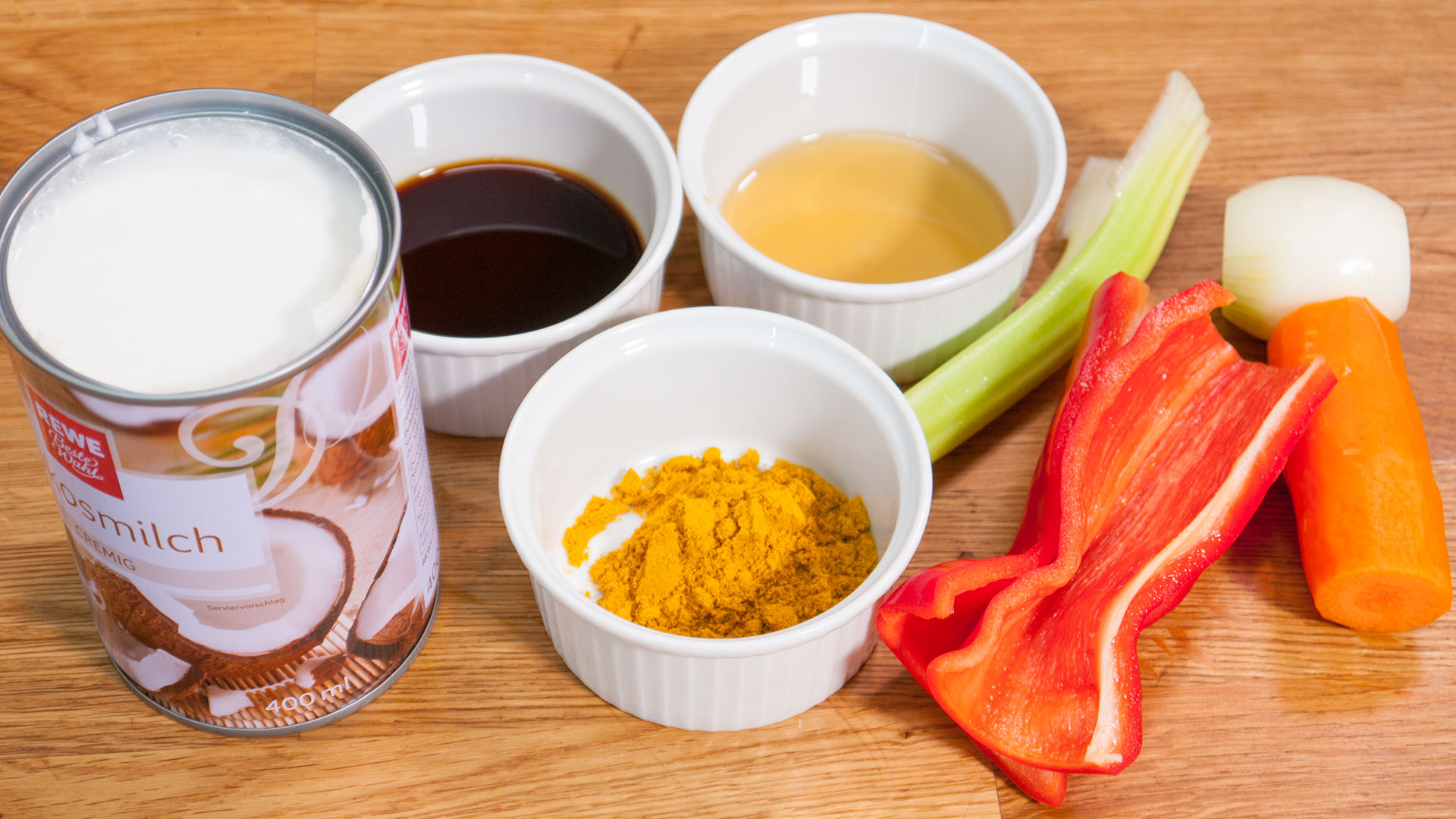 Vietnamesisk karry og kokos sovs